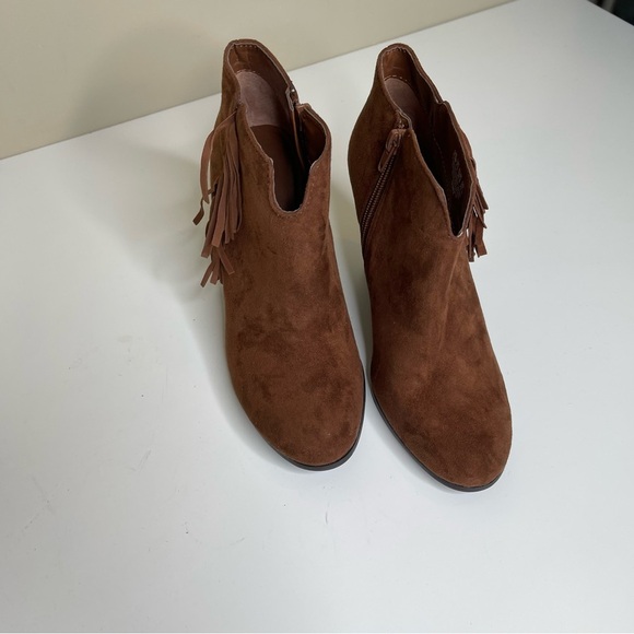 Carlos Santana Tempe Brown Suede Fringe Booties - Picture 3 of 9